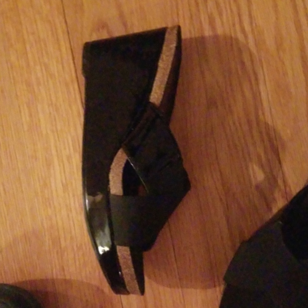 Shoes - Picture 2 of 3